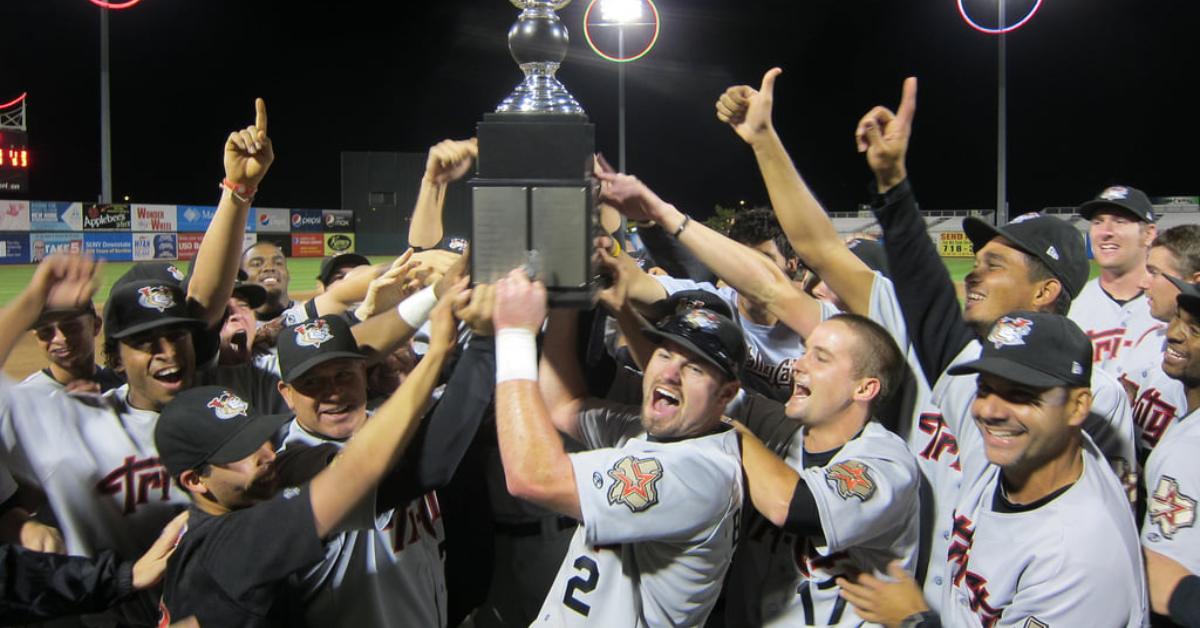 baseball team holding trophy up
